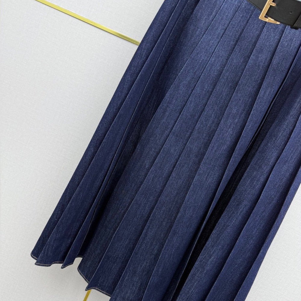 Prada lace-neck denim dress paired with a belt - Picture 7 of 7